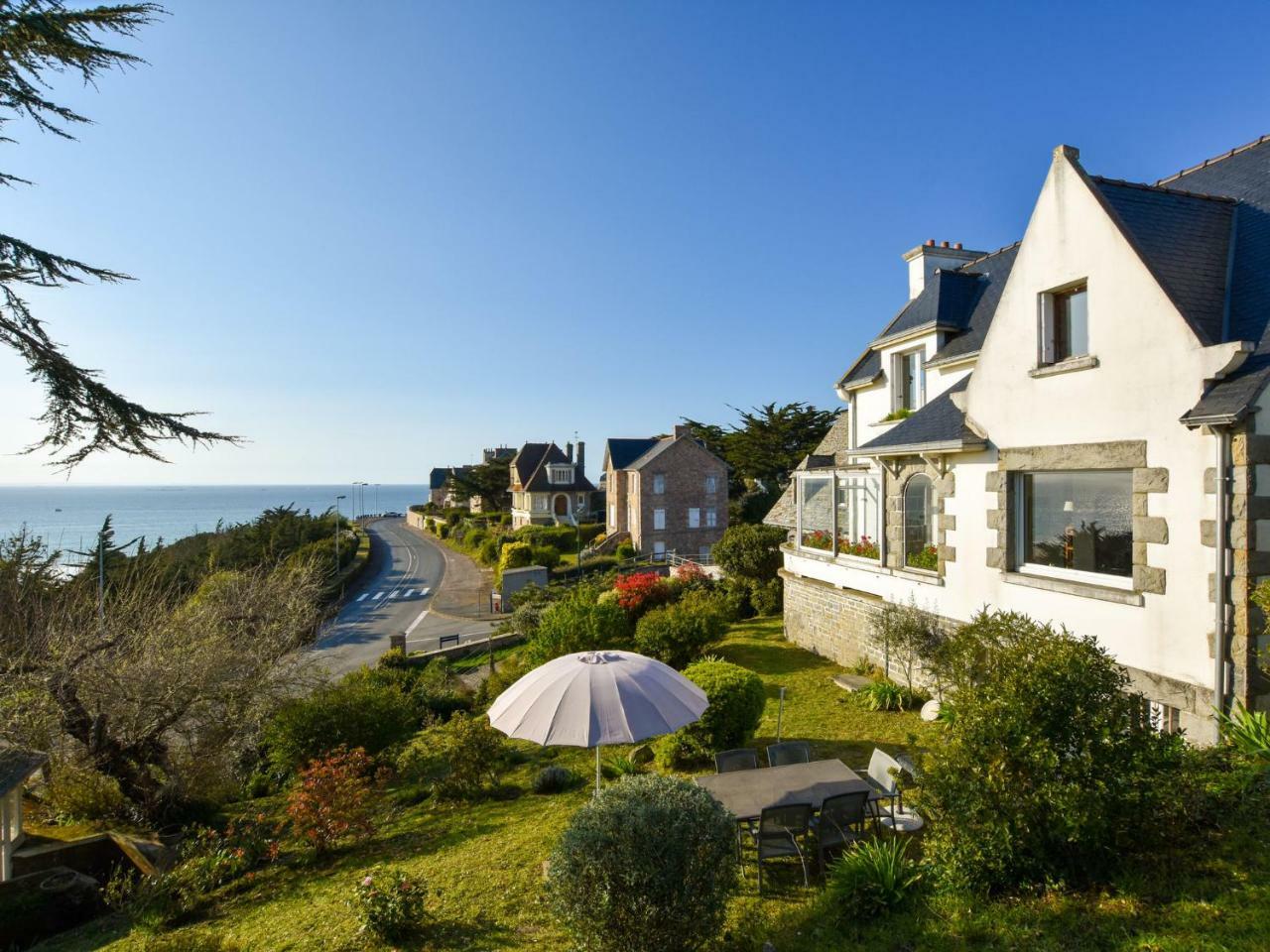 Beautiful Holiday Home With Sea View In Erquy Exteriör bild